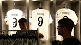 "Je vais donner ma vie pour ce club": Mbappé réalise "son rêve" et enflamme Madrid