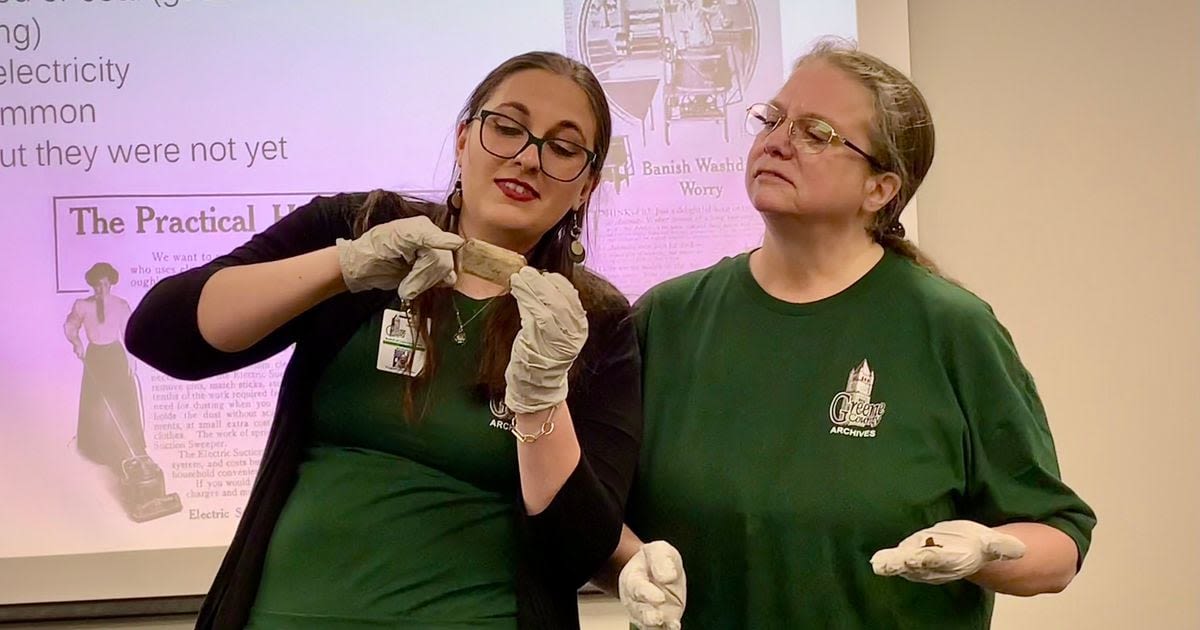 School time capsule has 1915 letter, newspaper; ex-student, 104, shares memories