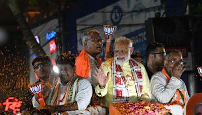Narendra Modi helms city culture caravan: Road show route to shed ‘outsider’ tag
