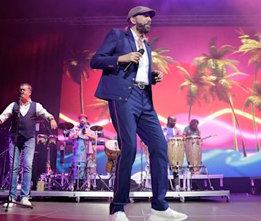 Juan Luis Guerra llena en A Coruña con 10.000 personas y sus ritmos latinos