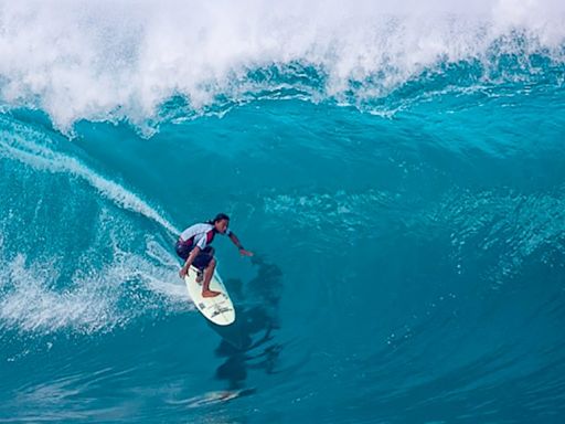 Thousands Showed Up for Tamayo Perry’s North Shore Memorial and Paddle Out