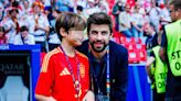 Gerard Piqué y su hijo Milan vibran con la victoria de la Selección junto a Carles Puyol y Vanesa Lorenzo