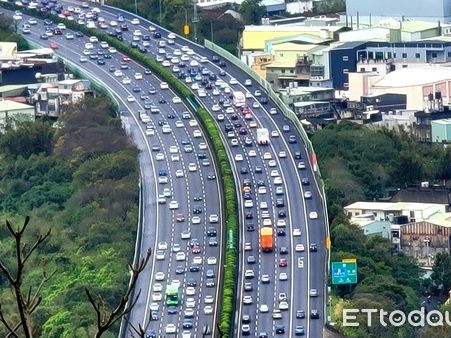 暑假國道多1.2倍車流「易塞路段」曝 高公局祭5大疏運措施