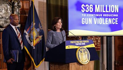 Hochul destina $36 millones para que policías locales continúen combatiendo la violencia armada en NY