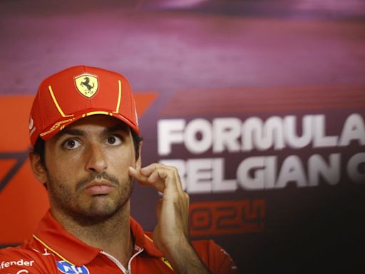Carlos Sainz aún evalúa, pero asegura su permanencia en Fórmula 1