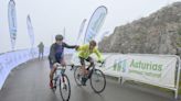 Un tiempo adverso, con niebla y agua, hace más épica la III Marcha al Gamoniteiro