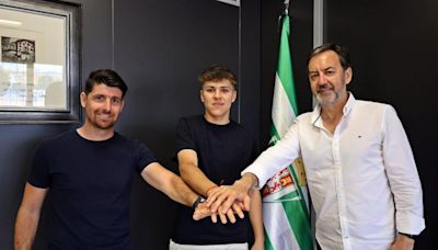 El Córdoba CF B se hace con el mediocentro Gonzalo Moratalla