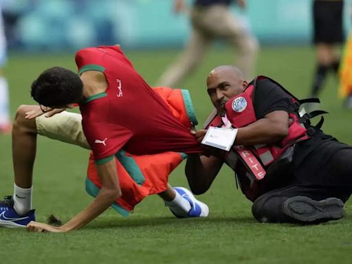 Stadium emptied after chaos and crowd trouble as Morocco beat Argentina 2-1 in men's Olympic football opener | Paris Olympics 2024 News - Times of India