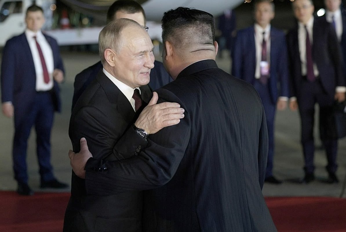 Video shows Russia's Vladimir Putin embracing Kim Jong Un in North Kore