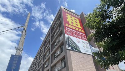 明道大學退場 學生宿舍外牆掛超大「租」字