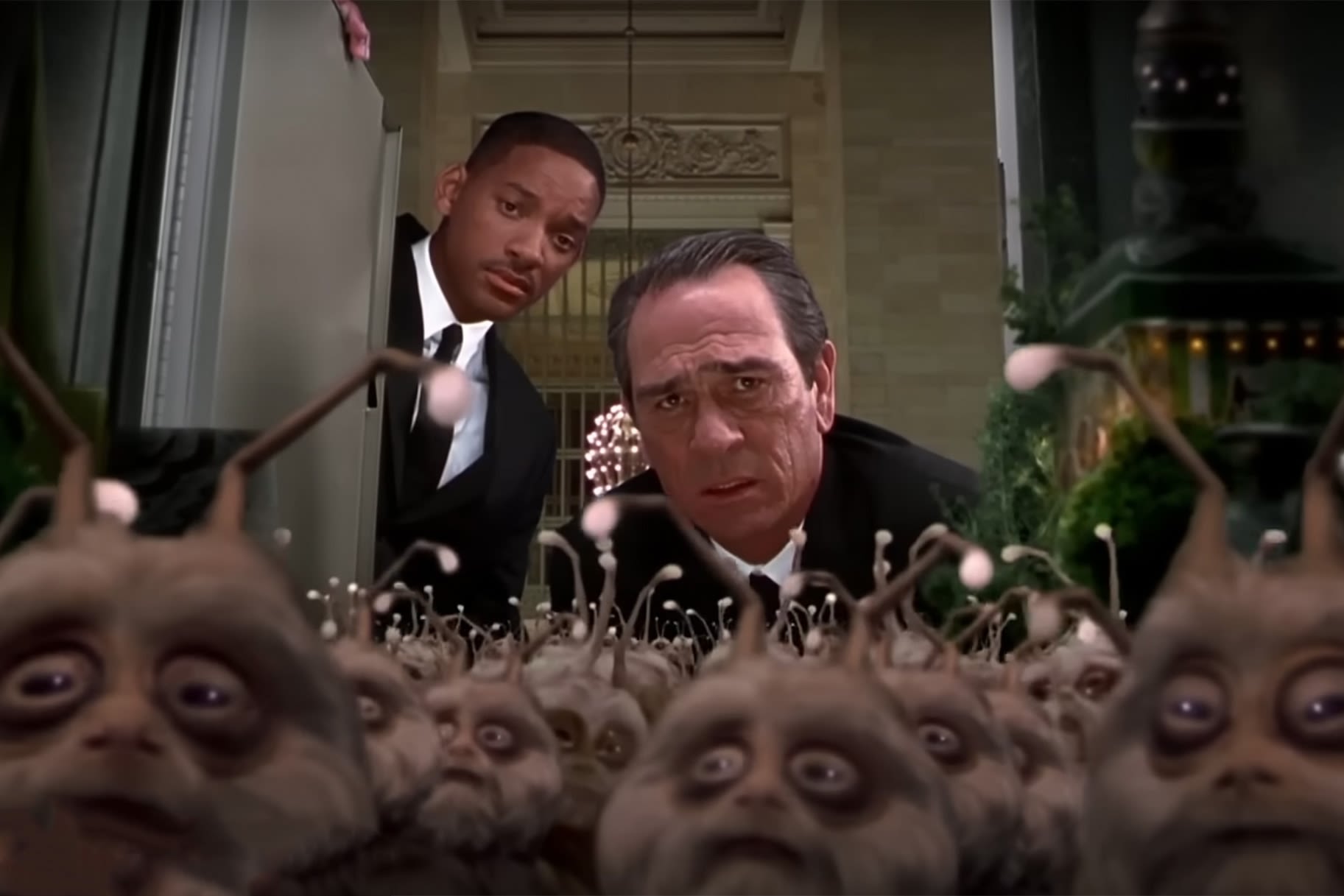 In Praise of Men in Black II's Schlocky Light of Zartha Video Tape