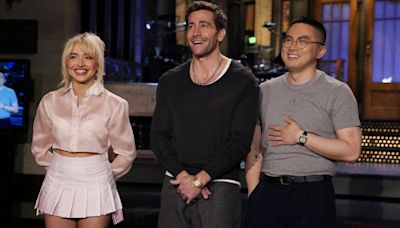 'SNL': Jake Gyllenhaal sings Boyz II Men as Colin Jost, Michael Che swap offensive jokes