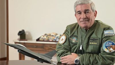Xavier Isaac, máxima autoridad militar argentina: “El personal joven necesita contar con un horizonte profesional”