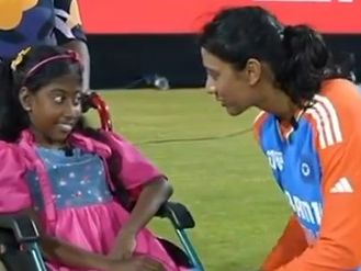 'I Have A Small Gift For You': Smriti Mandhana Meets Young Fan From Sri Lanka After T20 WC 2024 Match...