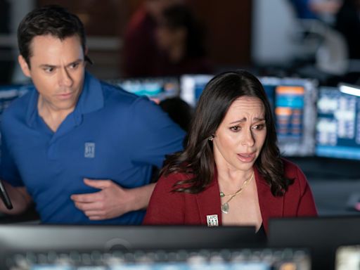 '9-1-1' dispatcher Maddie takes a triggering call in exclusive preview clip