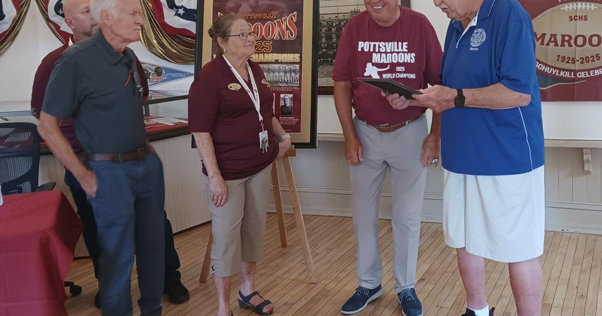 Eagles great Ron 'Jaws' Jaworski given key to the City of Pottsville at Maroons anniversay event