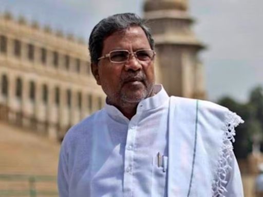 Petitions submitted to Siddaramaiah ‘found near garbage pile’, farmers’ groups and oppn slam govt