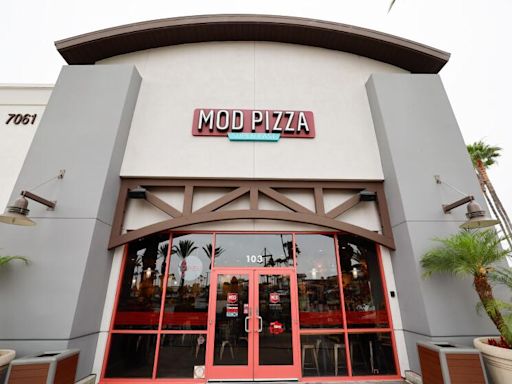 On cusp of bankruptcy, Mod Pizza chain is bought by L.A. company