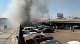 Incendio destruye varios autos en un taller de Phoenix