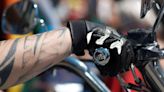 Pasos para lavar los guantes de moto y quitarles el mal olor: así quedan como nuevos