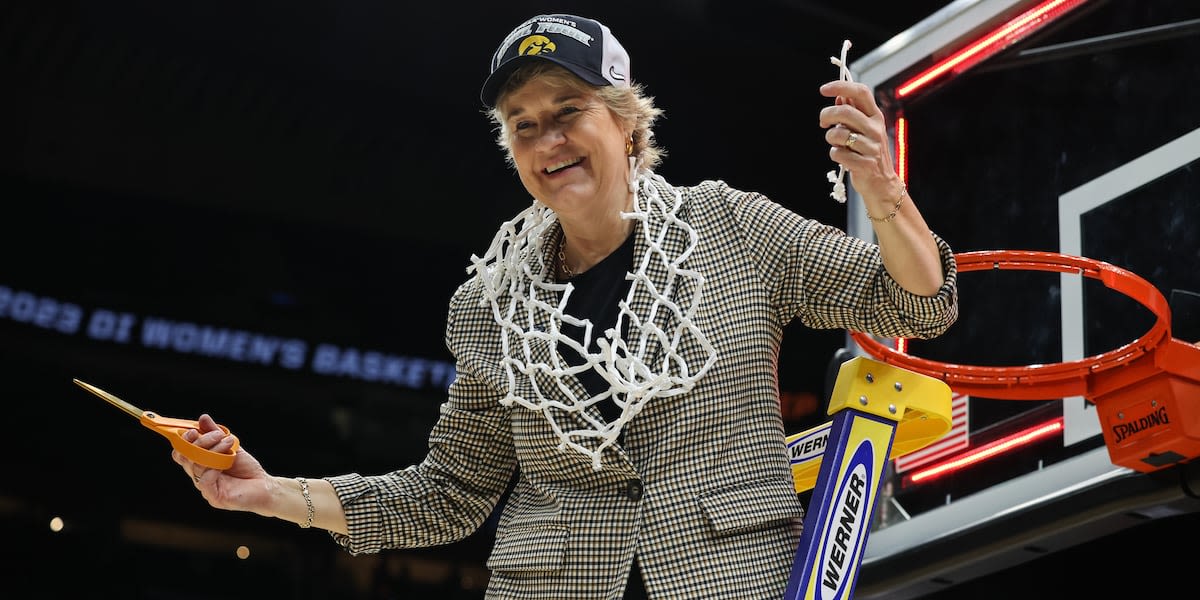 Lisa Bluder announces retirement after 24 years as Hawkeye coach