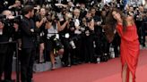 La francesa Maïwenn, que abrió Cannes 2023, multada por agredir a un periodista