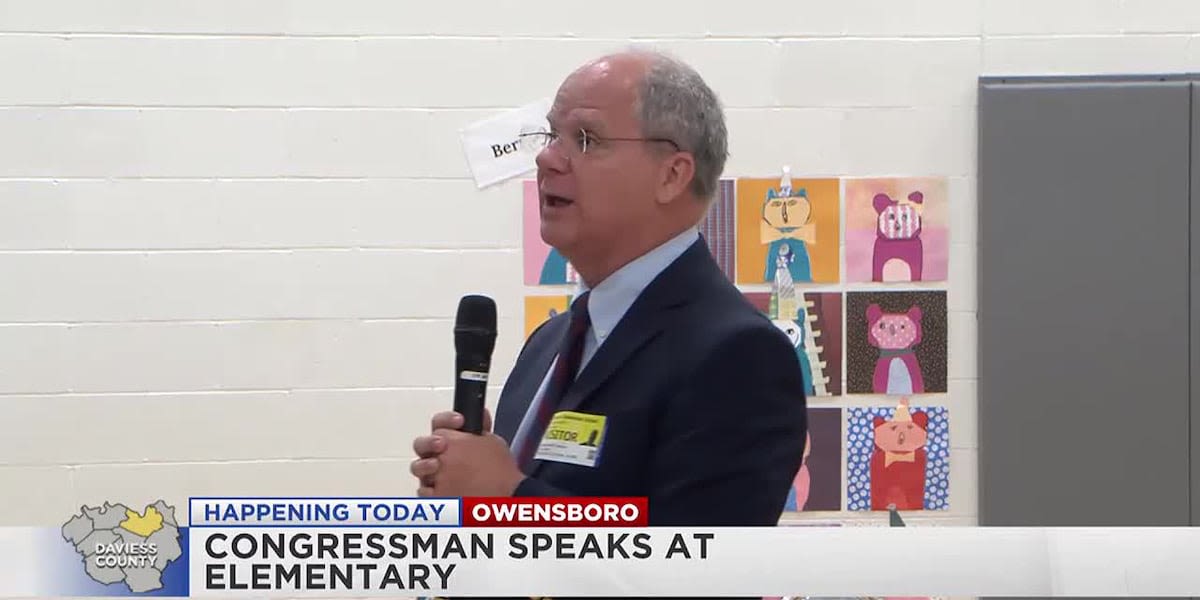 Ky. Congressman Brett Guthrie speaks with students of Craven Elementary