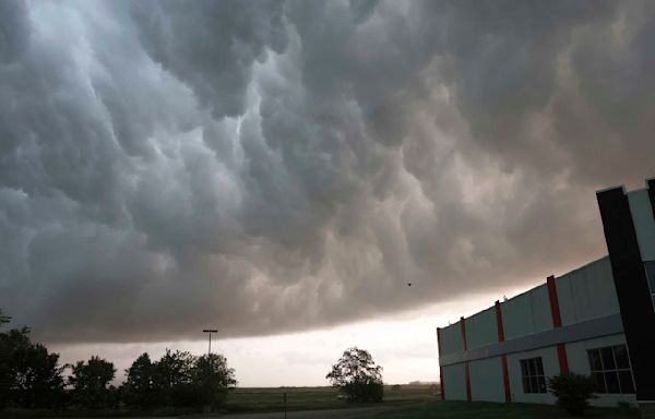 At least 5 dead after storms rip through North Texas, Oklahoma