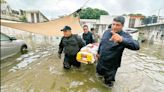 "En diez minutos ya estábamos bajo el agua", narra afectada de lluvias en Chetumal