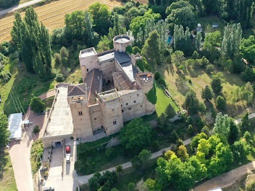 El impresionante castillo de Segovia que se vende por 15 millones de euros: de origen árabe, hogar de Juana la Loca y hasta un museo