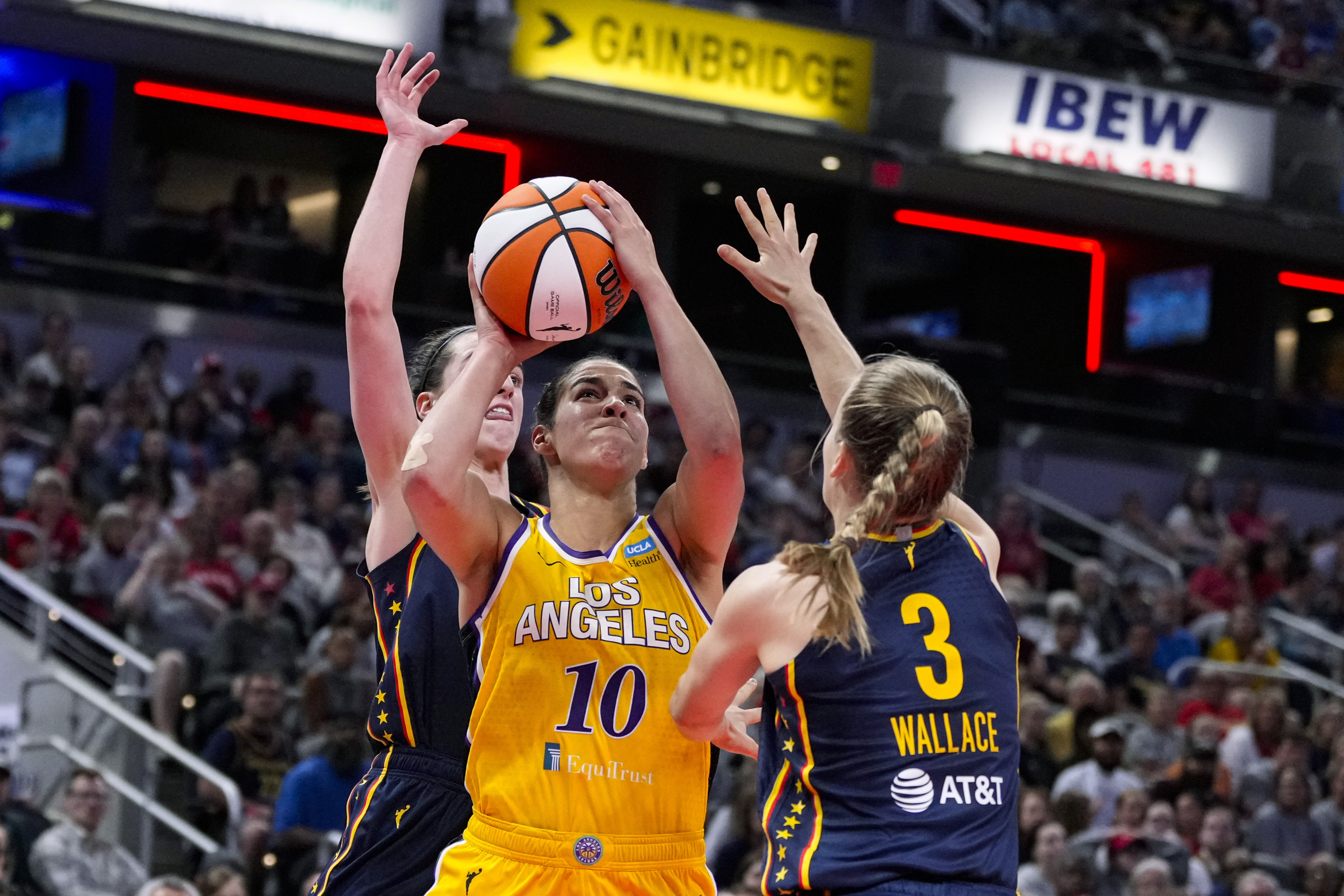 Los Angeles Sparks beat Indiana Fever 88-82