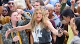 Jennifer Aniston rociada con pintura en Nueva York, Biby Gaytán y más fotos imperdibles