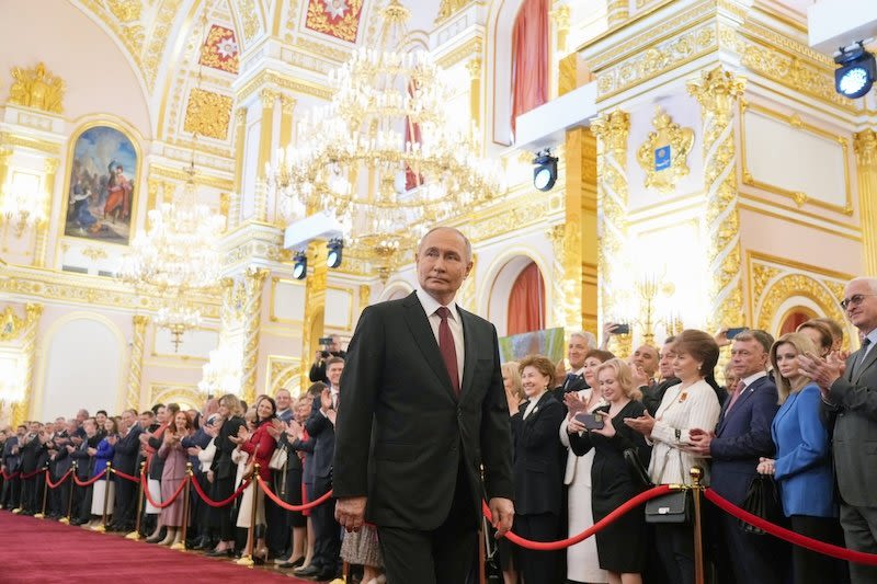 Vladimir Putin inaugurated as Russian president for fifth time, West boycotts