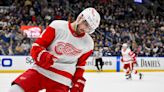 Detroit Red Wings get last laugh with SO goal from Lucas Raymond, 3-2 win in St. Louis