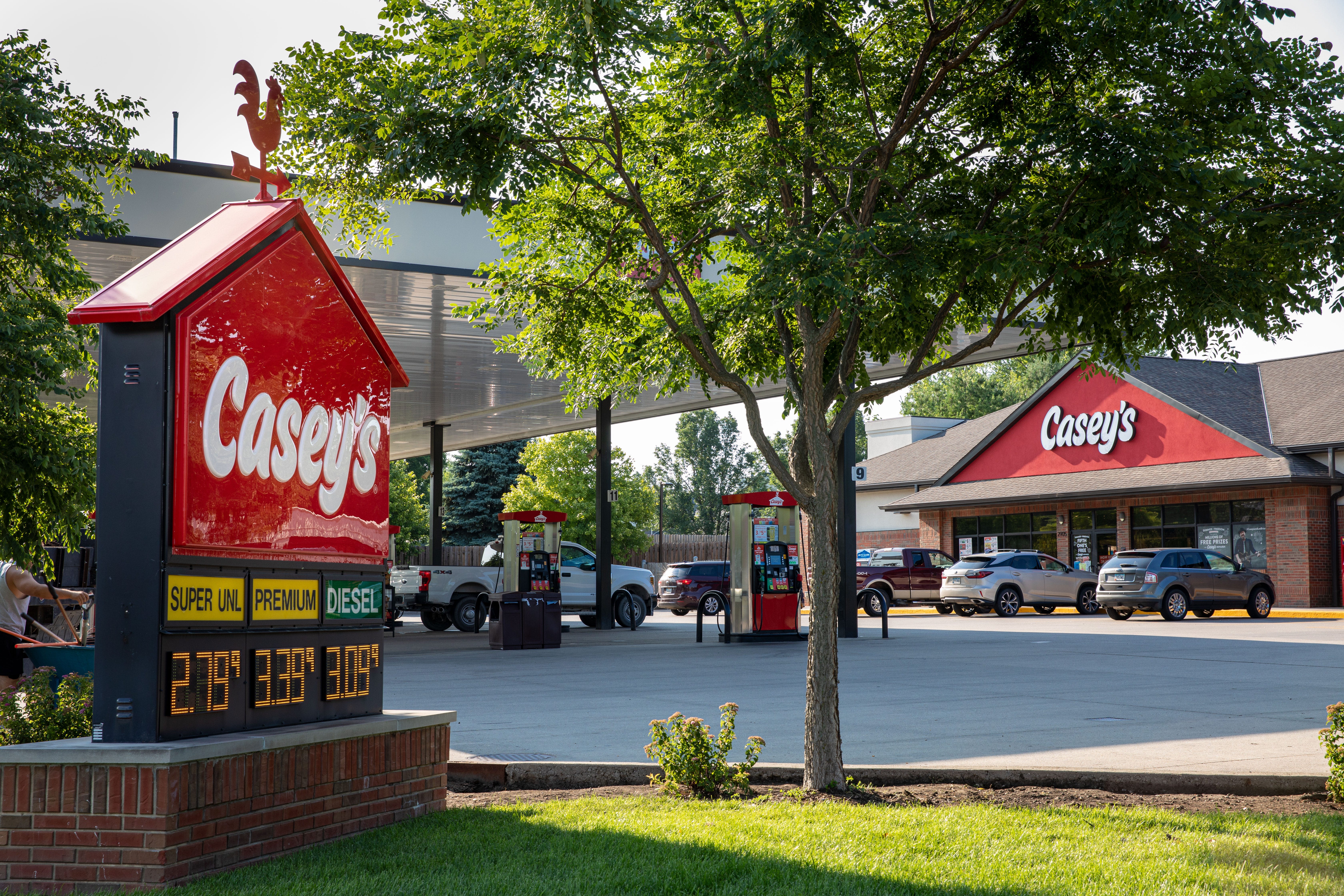 Casey's southern push shows it's a player in convenience store consolidation, analysts say