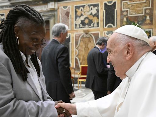 Whoopi Goldberg et Jimmy Fallon rencontrent le pape François