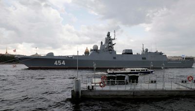 Tres buques y un submarino ruso atracarán en el puerto de La Habana: "Ninguno de los navíos es portador de armas nucleares"