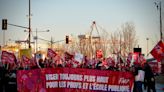 Teachers on strike block ports in Montreal and Quebec City