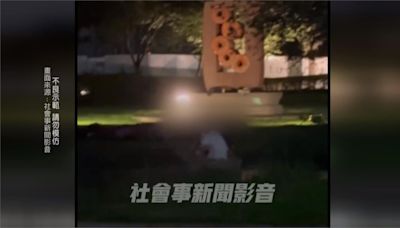 逢甲學生夜划校內＂春雨塘＂ 4人共乘＂景觀船＂遊湖