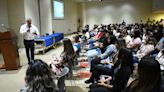 Dialoga alcalde de Torreón con estudiantes en Foro