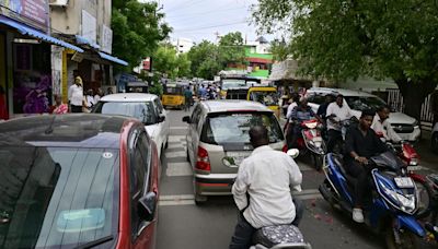 Chaos reigns on Gandhi Main Road at Velachery