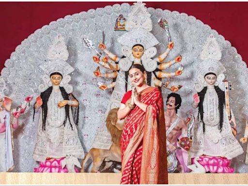 Vidya Balan Celebrates Durga Puja: An In-Depth Connection with Bengali Culture | - Times of India