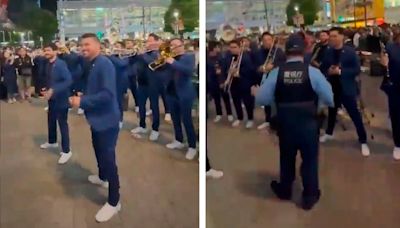 Banda El Recodo es detenida por la autoridad en Japón al dar concierto callejero en Shibuya