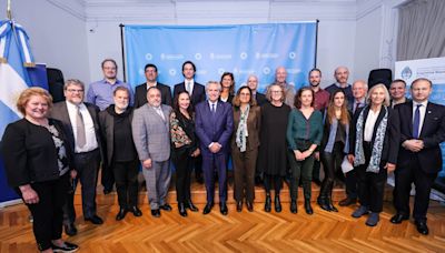 Alberto Fernández se reunió con académicos argentinos en Estados Unidos - Diario Hoy En la noticia