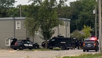 UPDATE: Man arrested following standoff involving FBI, SWAT at Grand Forks apartment complex