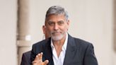 George Clooney no se olvida del director que criticó su forma de besar, y eso que el actor ni siquiera estaba actuando