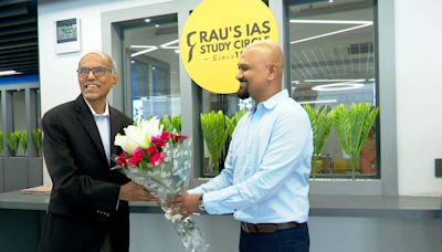 Former RBI Governor Dr Duvvuri Subbarao Visits His Alma Meter Raus IAS Study Circle