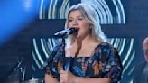 Kelly Clarkson Covers Adele's 'Rumour Has It' For 'Kellyoke'