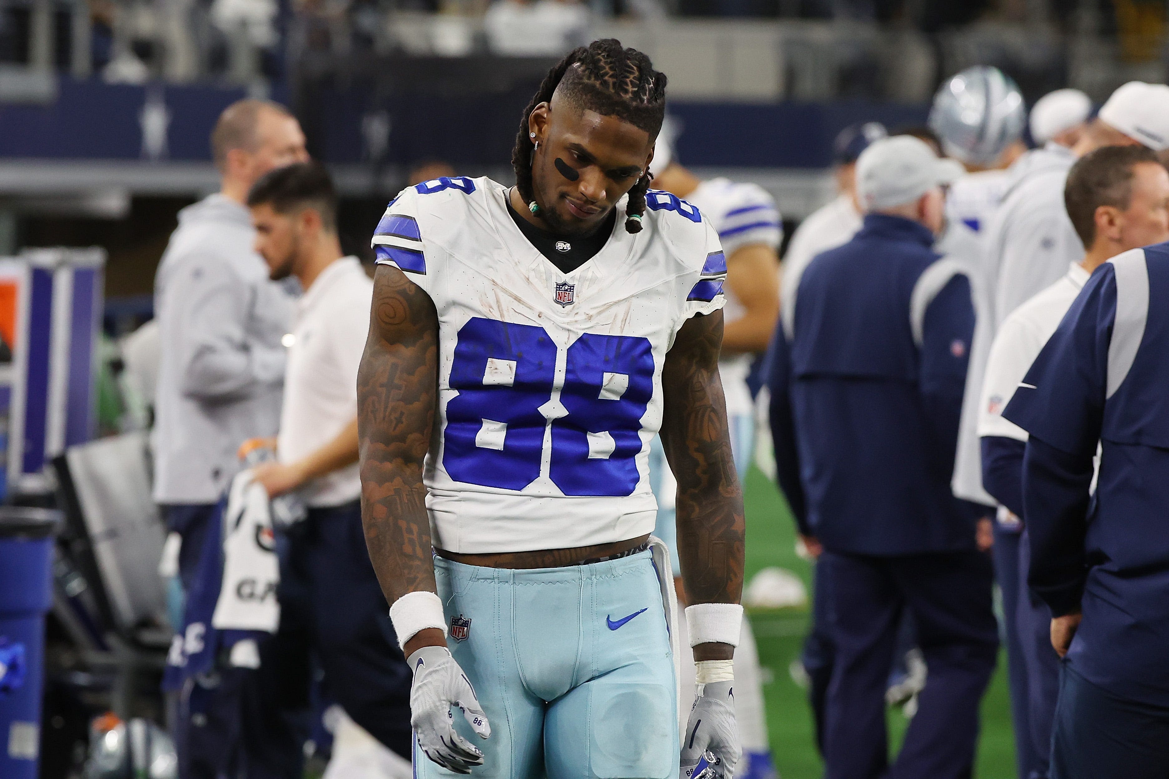 Cowboys remove CeeDee Lamb, Williams from active roster, bring in 3 new faces