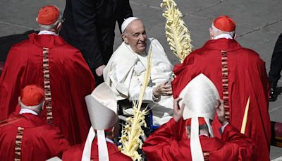 El papa arrastra sus problemas respiratorios, pero mantiene todos los actos y audiencias